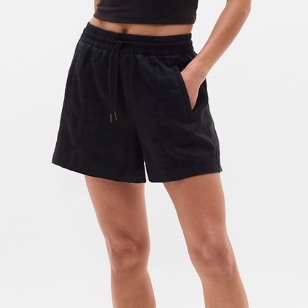Athleta Retreat Linen Mid-Rise 4” Shorts Size Medium